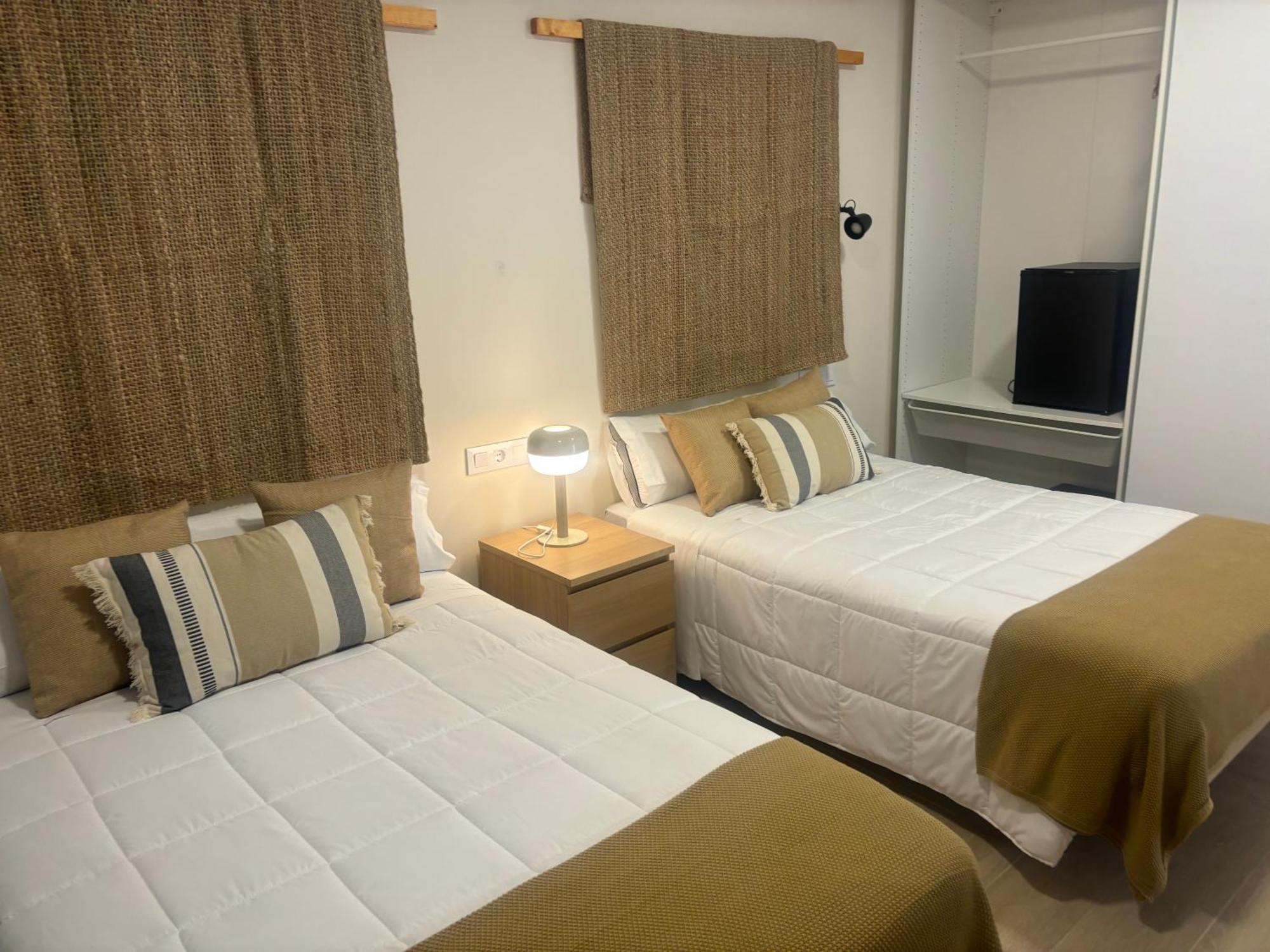 Hotel Los Alamos Boutique Пласенсія Екстер'єр фото