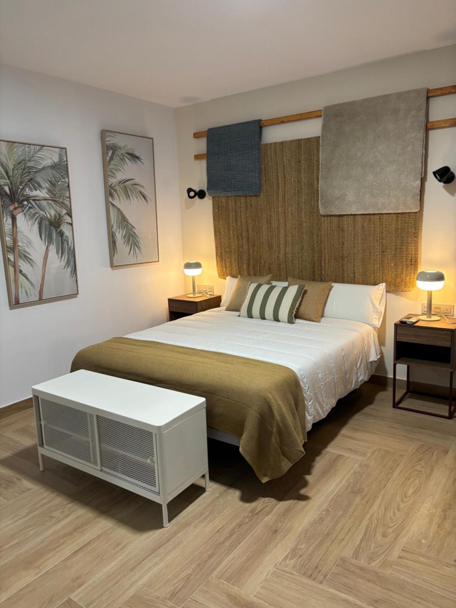 Hotel Los Alamos Boutique Пласенсія Екстер'єр фото